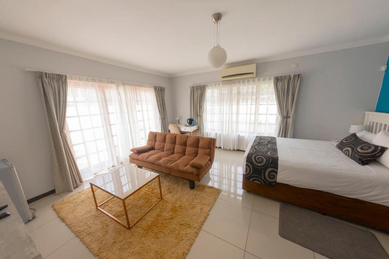 Green Lagoon Guest House Gaborone Exterior foto