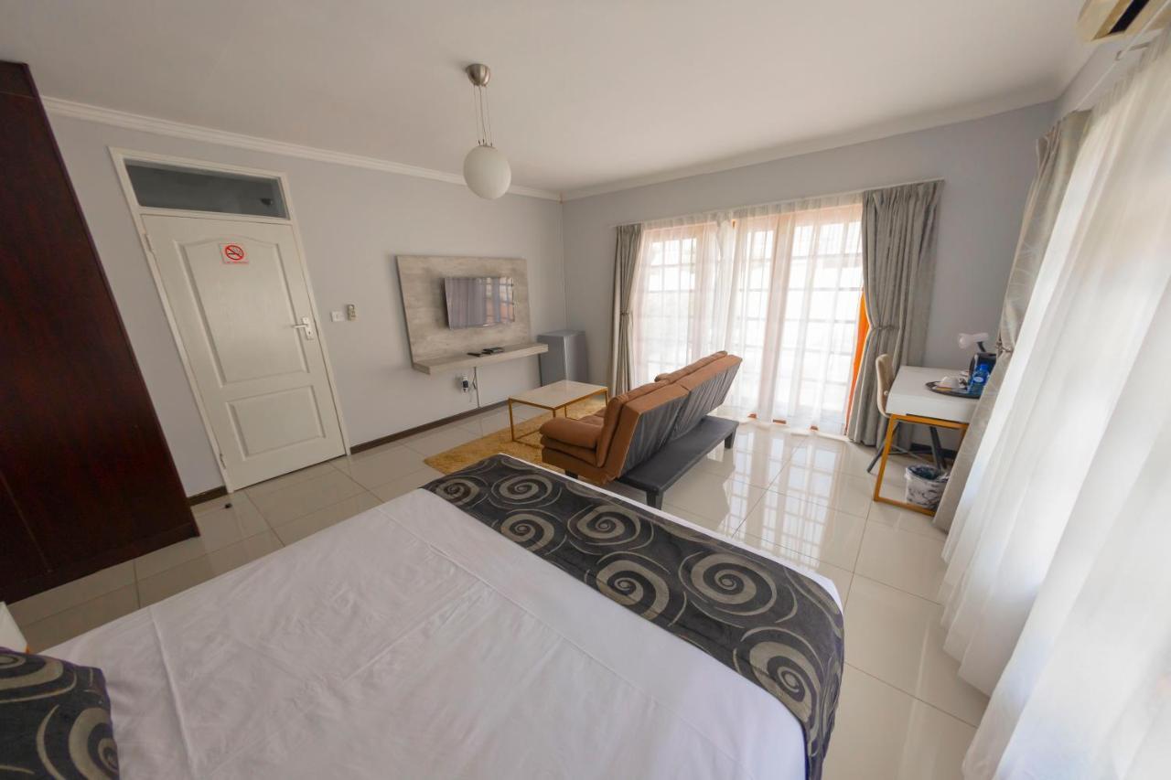 Green Lagoon Guest House Gaborone Exterior foto