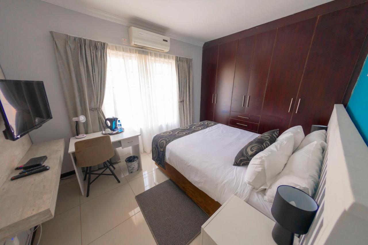 Green Lagoon Guest House Gaborone Exterior foto